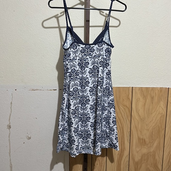 Laura Ashley Size Medium Silky Robe and Night Gown - Picture 6 of 7